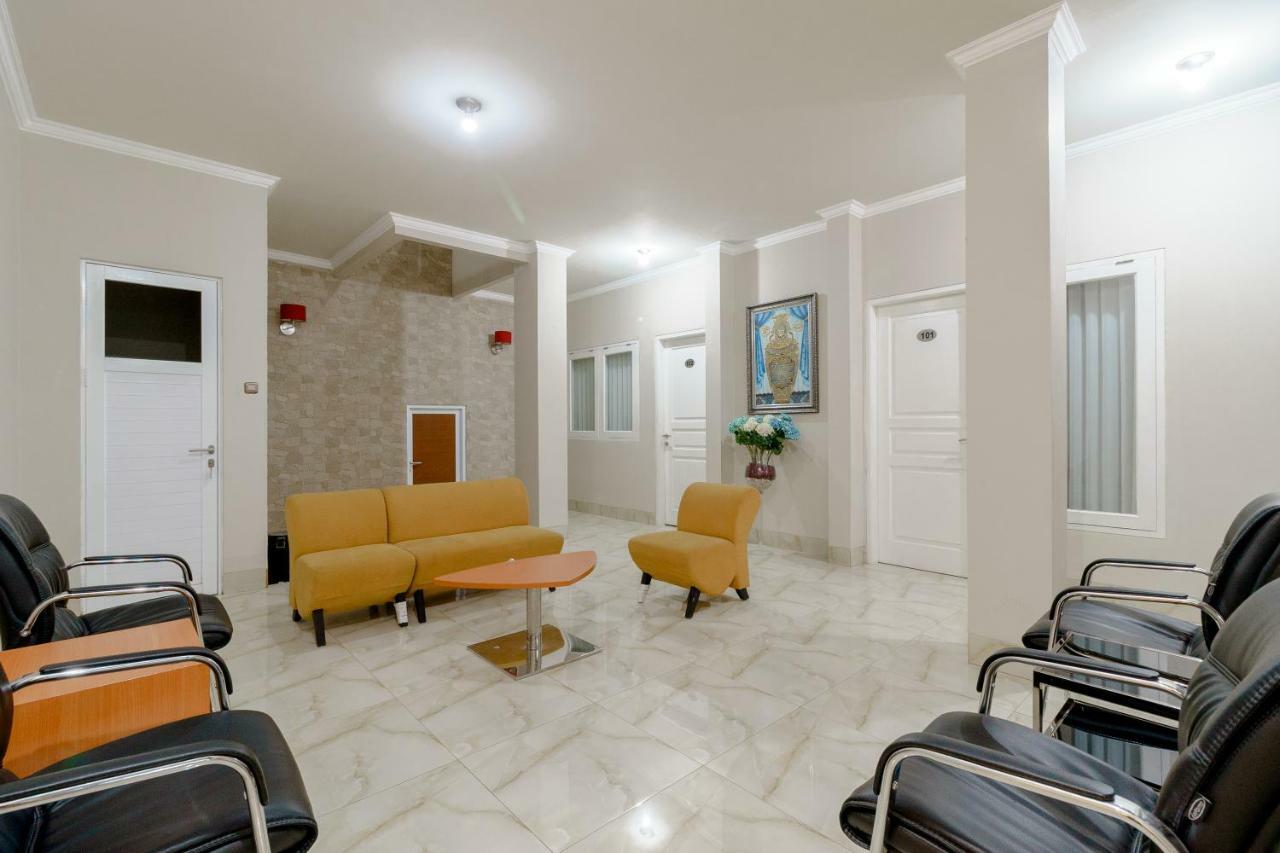 Hotel Reddoorz Near Taman Makam Pahlawan Cikutra Bandung Exteriér fotografie